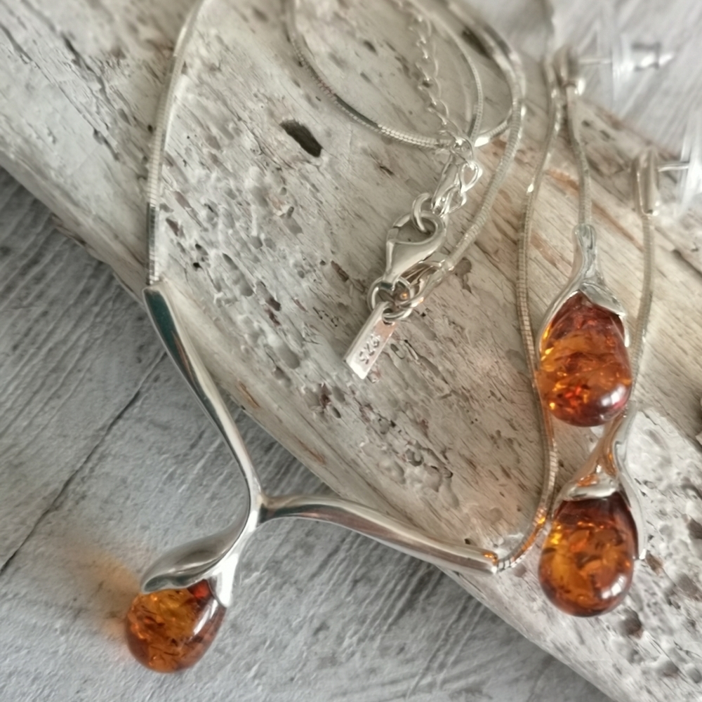 Baltic Amber necklace and drop earrings